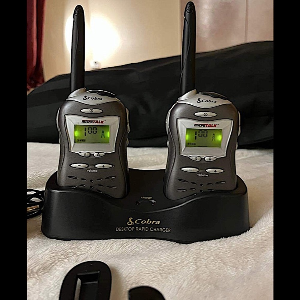 COBRA MicroTalk FRS 220 two way radio